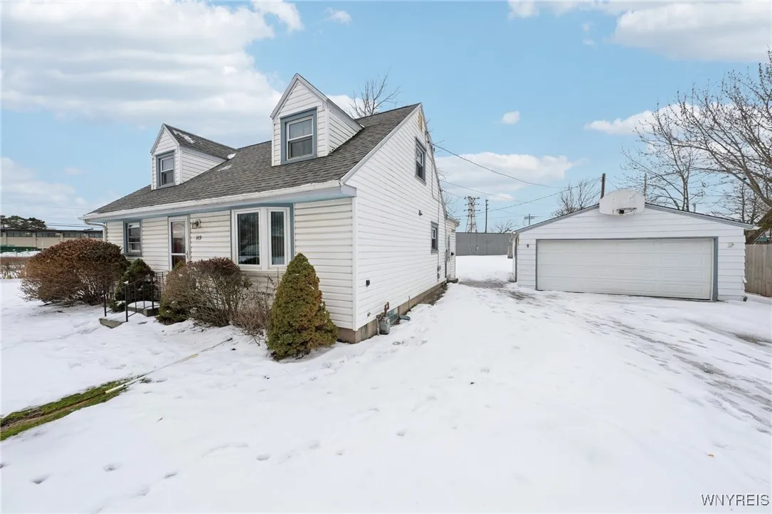 115 Nicholas Drive North, Tonawanda-town, New York, Tonawanda, New York 14150, 4 Bedrooms Bedrooms, 7 Rooms Rooms,1 BathroomBathrooms,Residential,Closed,115 Nicholas Drive North, Tonawanda-town, New York,0,B1588814