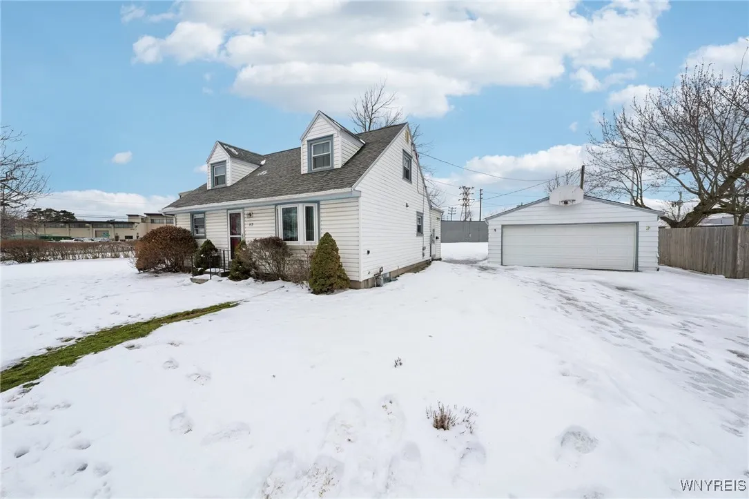 115 Nicholas Drive North, Tonawanda-town, New York, Tonawanda, New York 14150, 4 Bedrooms Bedrooms, 7 Rooms Rooms,1 BathroomBathrooms,Residential,Closed,115 Nicholas Drive North, Tonawanda-town, New York,0,B1588814