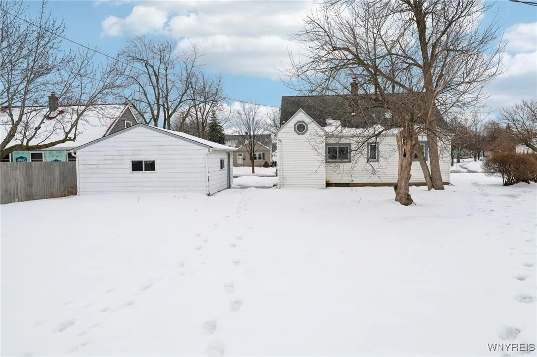 115 Nicholas Drive North, Tonawanda-town, New York, Tonawanda, New York 14150, 4 Bedrooms Bedrooms, 7 Rooms Rooms,1 BathroomBathrooms,Residential,Closed,115 Nicholas Drive North, Tonawanda-town, New York,0,B1588814
