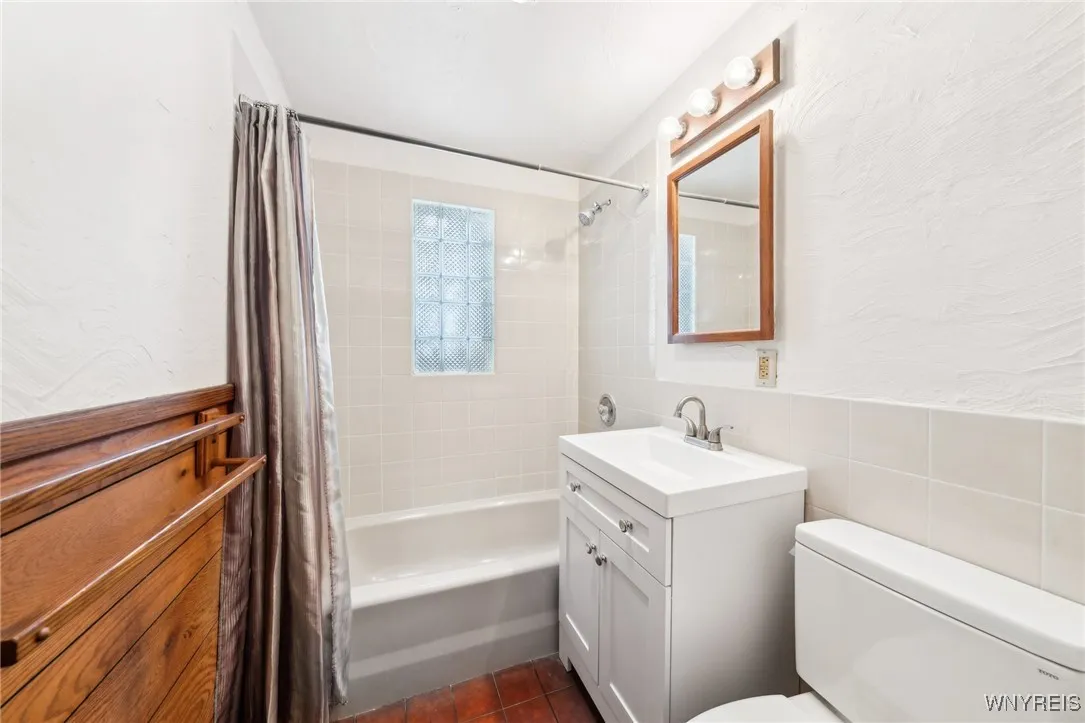 115 Nicholas Drive North, Tonawanda-town, New York, Tonawanda, New York 14150, 4 Bedrooms Bedrooms, 7 Rooms Rooms,1 BathroomBathrooms,Residential,Closed,115 Nicholas Drive North, Tonawanda-town, New York,0,B1588814