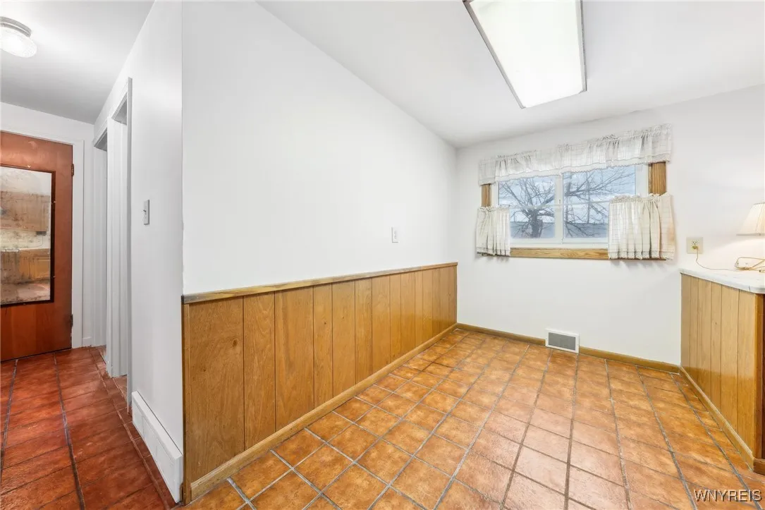 115 Nicholas Drive North, Tonawanda-town, New York, Tonawanda, New York 14150, 4 Bedrooms Bedrooms, 7 Rooms Rooms,1 BathroomBathrooms,Residential,Closed,115 Nicholas Drive North, Tonawanda-town, New York,0,B1588814