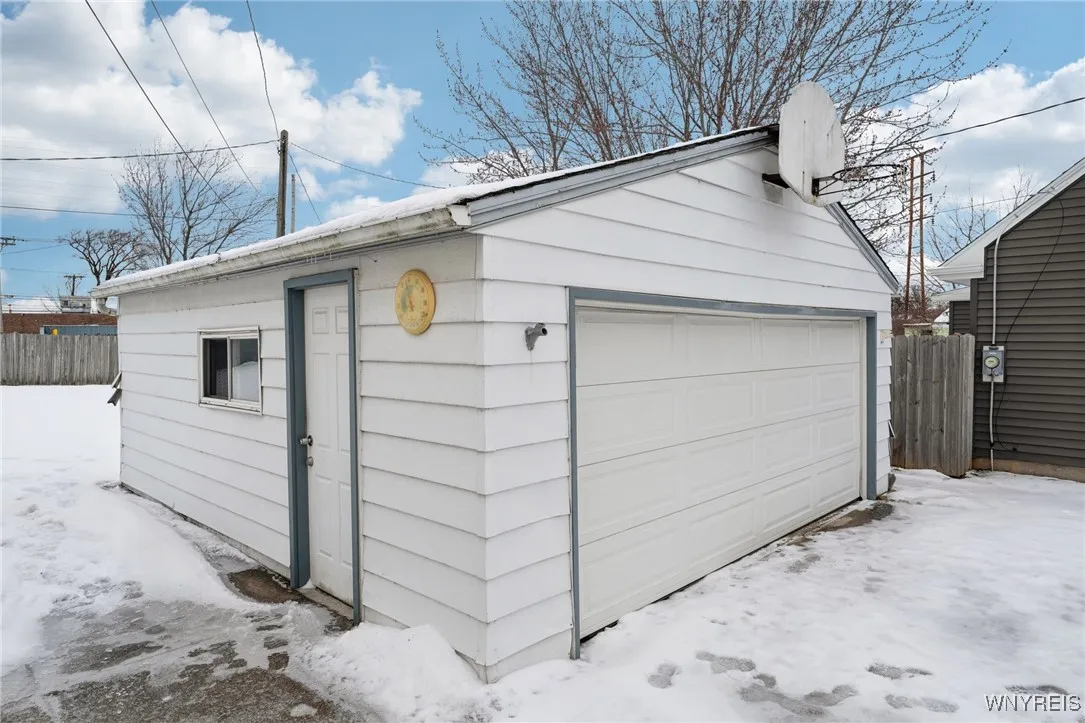 115 Nicholas Drive North, Tonawanda-town, New York, Tonawanda, New York 14150, 4 Bedrooms Bedrooms, 7 Rooms Rooms,1 BathroomBathrooms,Residential,Closed,115 Nicholas Drive North, Tonawanda-town, New York,0,B1588814