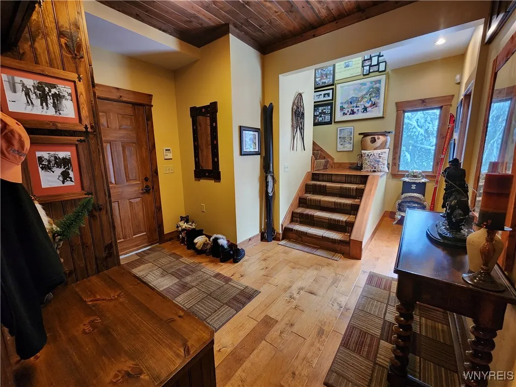 Etnry off garage / with stairs to Primary bedroom