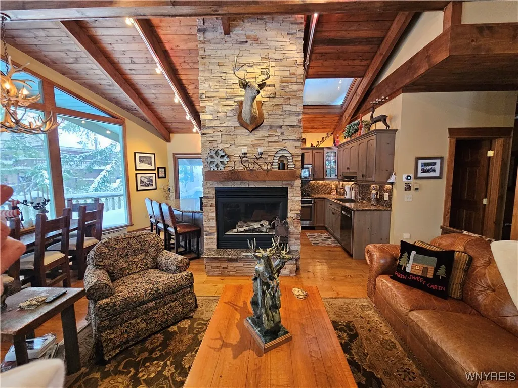 GREGreat RoomAT ROOM