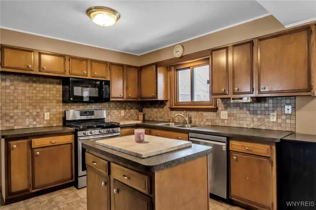 20 Diller Drive, Orchard Park, New York 14127, Orchard Park, New York 14127, 4 Bedrooms Bedrooms, 9 Rooms Rooms,2 BathroomsBathrooms,Residential,Closed,20 Diller Drive, Orchard Park, New York 14127,0,B1588174