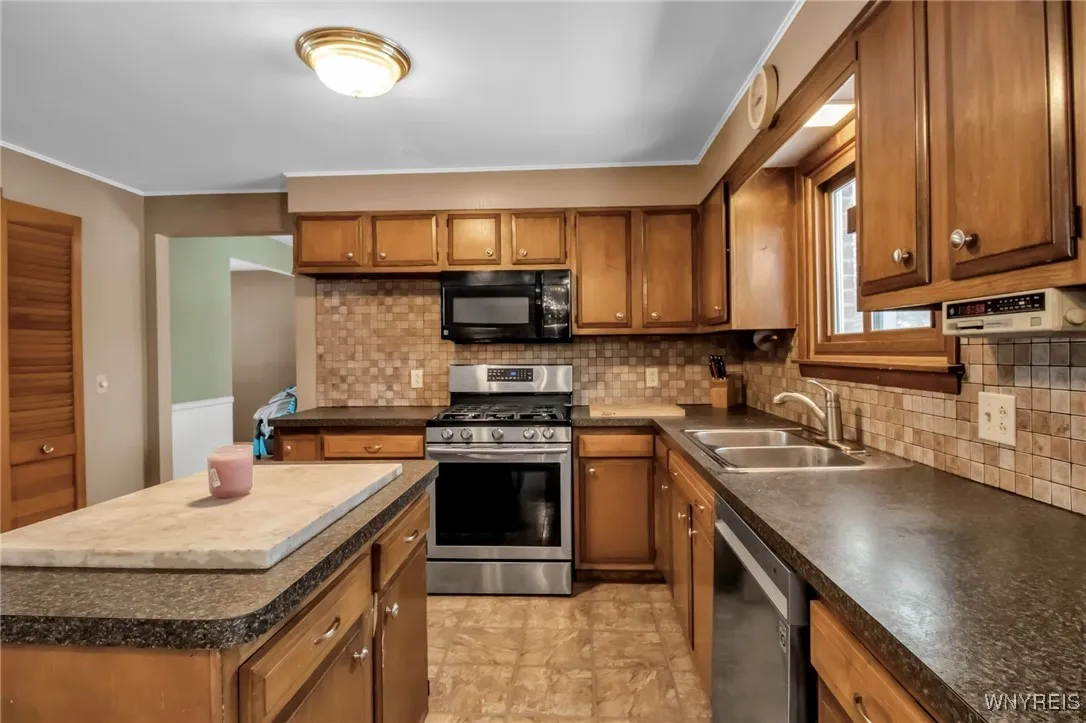 20 Diller Drive, Orchard Park, New York 14127, Orchard Park, New York 14127, 4 Bedrooms Bedrooms, 9 Rooms Rooms,2 BathroomsBathrooms,Residential,Closed,20 Diller Drive, Orchard Park, New York 14127,0,B1588174