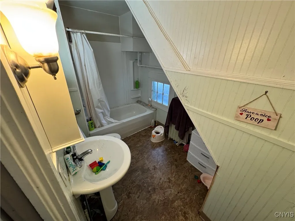 115 Rider Avenue, Syracuse, New York 13207, Syracuse, New York 13207, 5 Bedrooms Bedrooms, ,2 BathroomsBathrooms,Residential,For Sale,115 Rider Avenue, Syracuse, New York 13207,S1588968