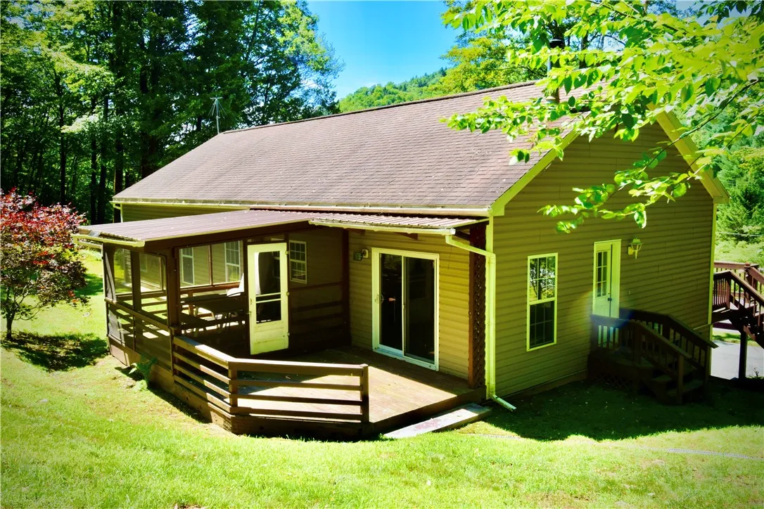 199 Gulf Road, Rockland, New York 12776, Rockland, New York 12776, 3 Bedrooms Bedrooms, 12 Rooms Rooms,2 BathroomsBathrooms,Residential,For Sale,199 Gulf Road, Rockland, New York 12776,R1588945