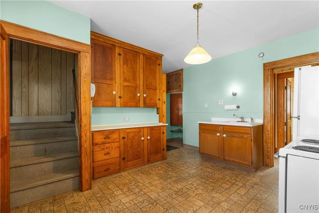 Kitchen with great storage