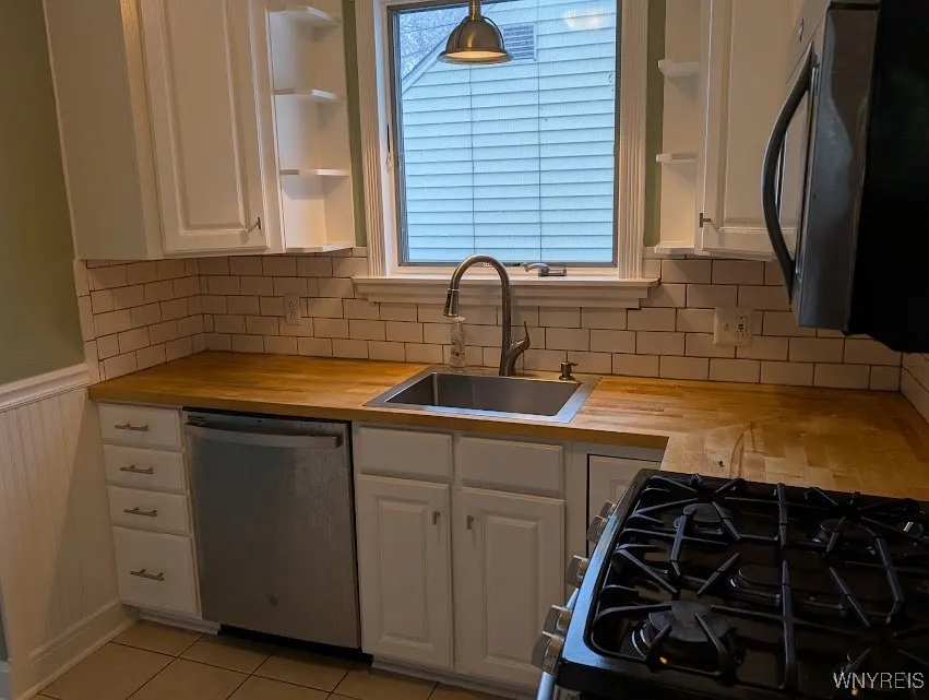 1388 Eggert Road, Amherst, New York 14226, Amherst, New York 14226, 3 Bedrooms Bedrooms, 6 Rooms Rooms,1 BathroomBathrooms,Residential Lease,Closed,1388 Eggert Road, Amherst, New York 14226,0,B1589085