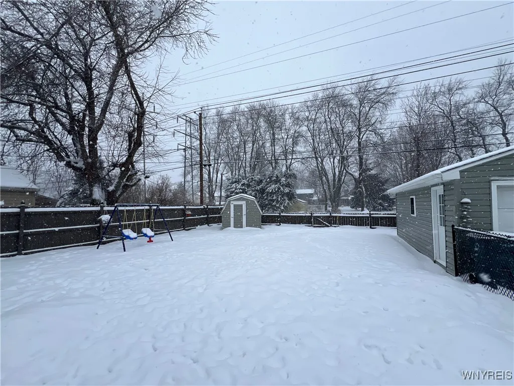 138 South Meadow Drive W, North Tonawanda, New Yor, North Tonawanda, New York 14120, 3 Bedrooms Bedrooms, 7 Rooms Rooms,2 BathroomsBathrooms,Residential,Closed,138 South Meadow Drive W, North Tonawanda, New Yor,0,B1588975