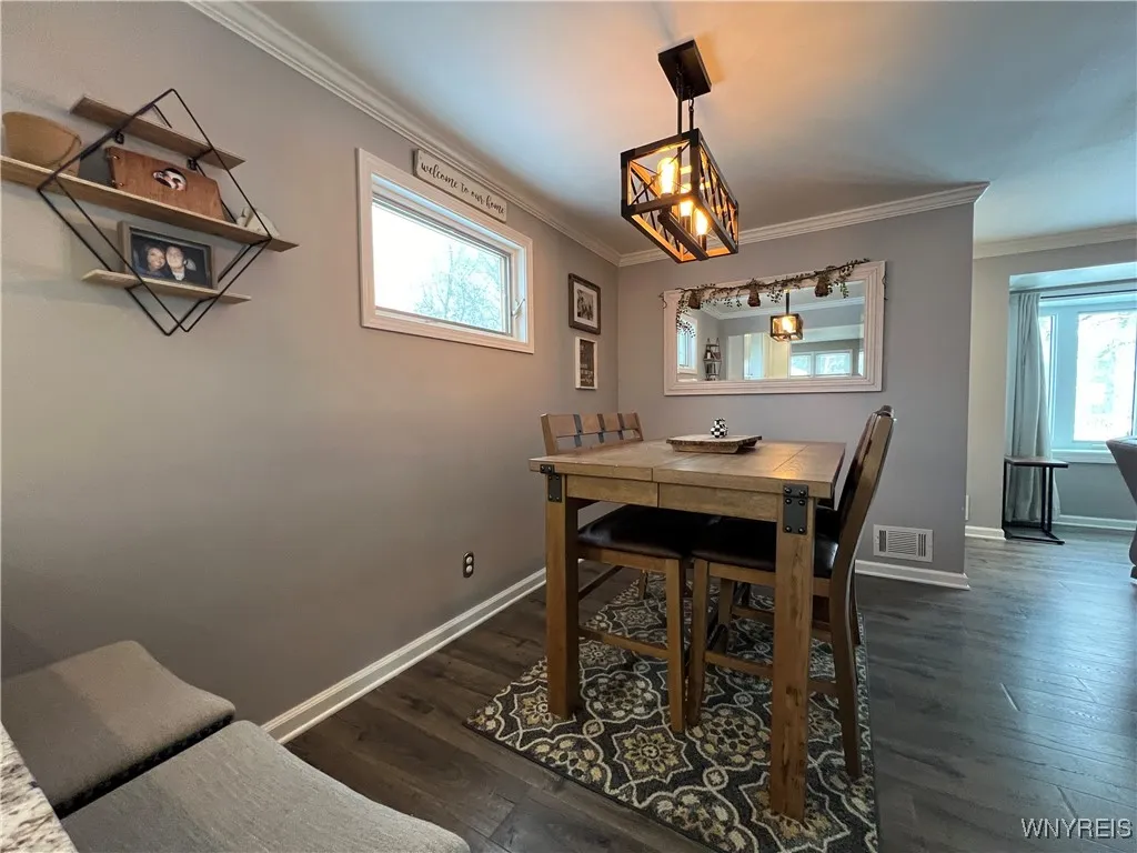 138 South Meadow Drive W, North Tonawanda, New Yor, North Tonawanda, New York 14120, 3 Bedrooms Bedrooms, 7 Rooms Rooms,2 BathroomsBathrooms,Residential,Closed,138 South Meadow Drive W, North Tonawanda, New Yor,0,B1588975