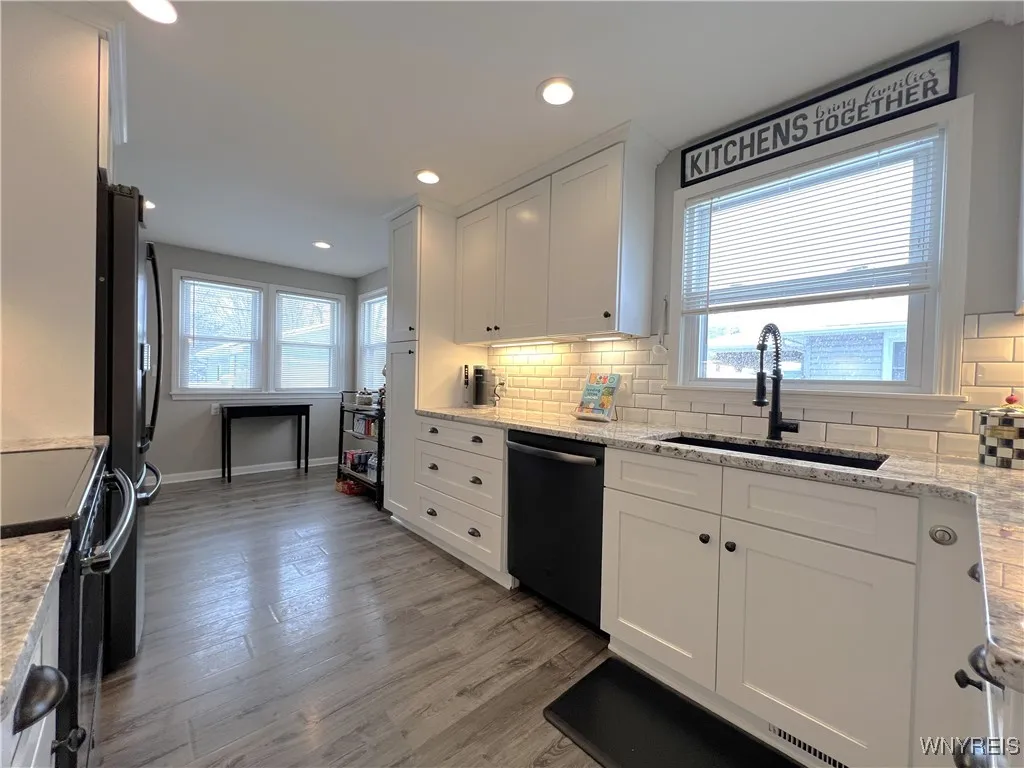 138 South Meadow Drive W, North Tonawanda, New Yor, North Tonawanda, New York 14120, 3 Bedrooms Bedrooms, 7 Rooms Rooms,2 BathroomsBathrooms,Residential,Closed,138 South Meadow Drive W, North Tonawanda, New Yor,0,B1588975