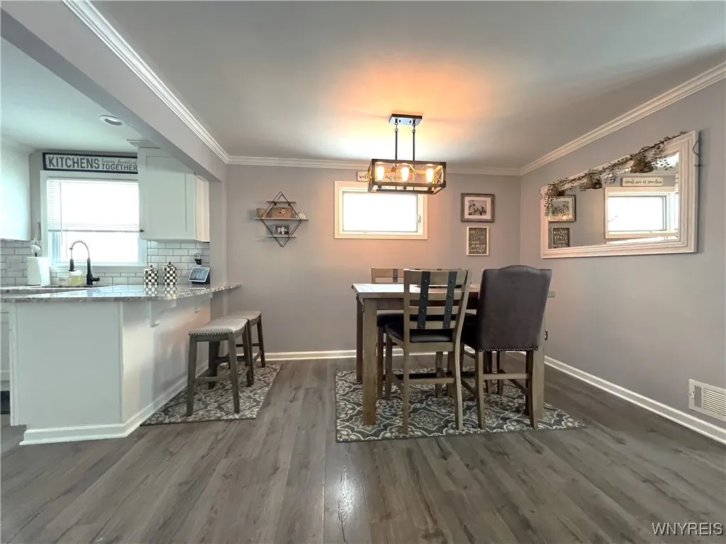 138 South Meadow Drive W, North Tonawanda, New Yor, North Tonawanda, New York 14120, 3 Bedrooms Bedrooms, 7 Rooms Rooms,2 BathroomsBathrooms,Residential,Closed,138 South Meadow Drive W, North Tonawanda, New Yor,0,B1588975