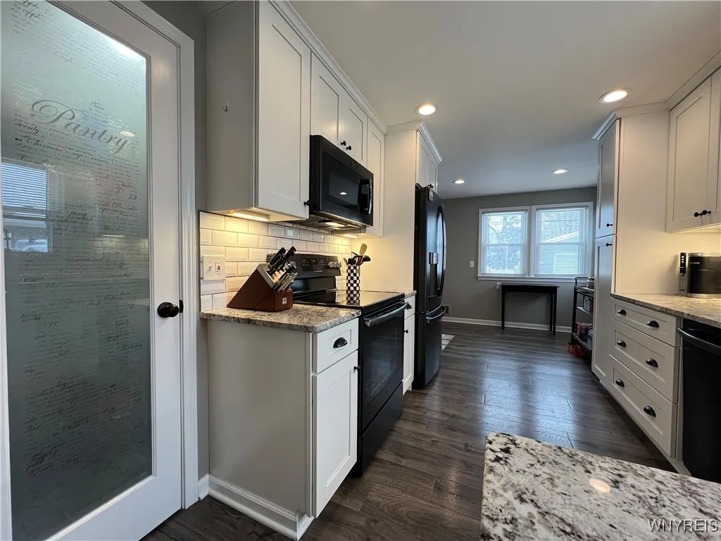 138 South Meadow Drive W, North Tonawanda, New Yor, North Tonawanda, New York 14120, 3 Bedrooms Bedrooms, 7 Rooms Rooms,2 BathroomsBathrooms,Residential,Closed,138 South Meadow Drive W, North Tonawanda, New Yor,0,B1588975