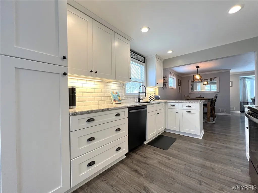 138 South Meadow Drive W, North Tonawanda, New Yor, North Tonawanda, New York 14120, 3 Bedrooms Bedrooms, 7 Rooms Rooms,2 BathroomsBathrooms,Residential,Closed,138 South Meadow Drive W, North Tonawanda, New Yor,0,B1588975