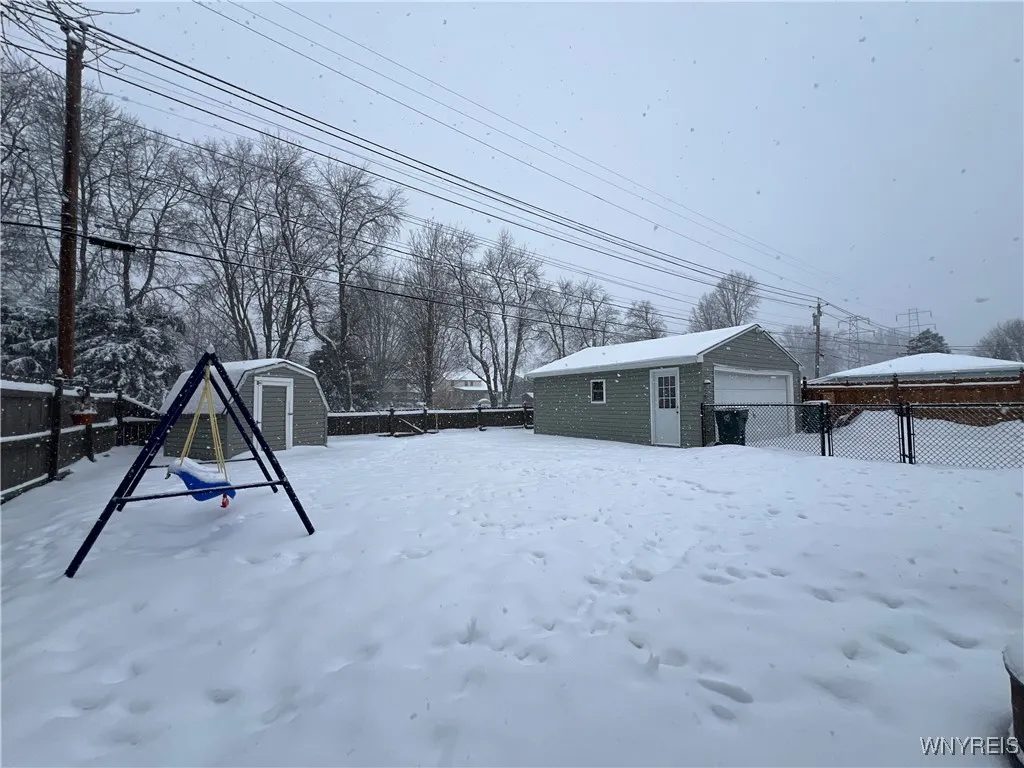 138 South Meadow Drive W, North Tonawanda, New Yor, North Tonawanda, New York 14120, 3 Bedrooms Bedrooms, 7 Rooms Rooms,2 BathroomsBathrooms,Residential,Closed,138 South Meadow Drive W, North Tonawanda, New Yor,0,B1588975