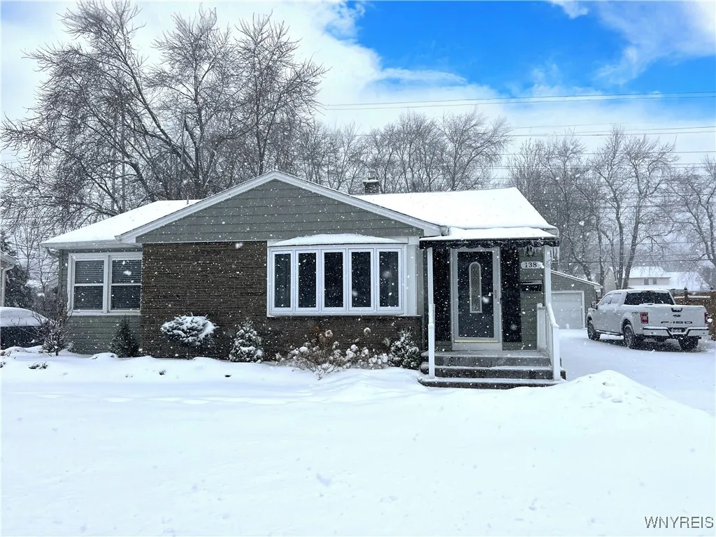 138 South Meadow Drive W, North Tonawanda, New Yor, North Tonawanda, New York 14120, 3 Bedrooms Bedrooms, 7 Rooms Rooms,2 BathroomsBathrooms,Residential,Closed,138 South Meadow Drive W, North Tonawanda, New Yor,0,B1588975