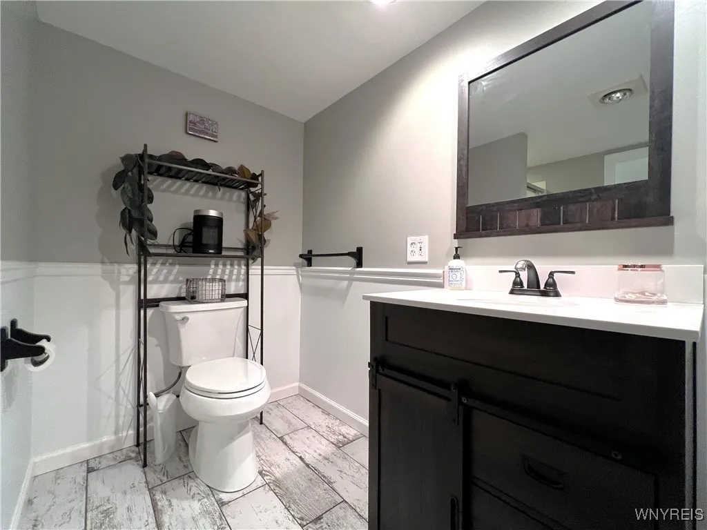 138 South Meadow Drive W, North Tonawanda, New Yor, North Tonawanda, New York 14120, 3 Bedrooms Bedrooms, 7 Rooms Rooms,2 BathroomsBathrooms,Residential,Closed,138 South Meadow Drive W, North Tonawanda, New Yor,0,B1588975