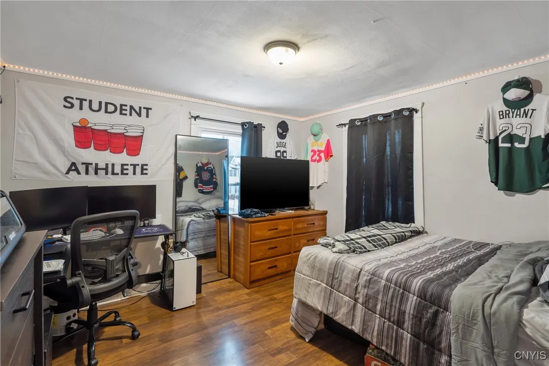 2nd Floor Bedroom (4)