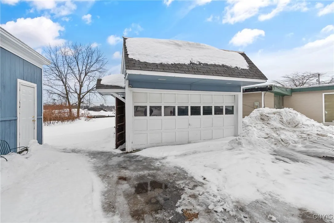 Detached Garage