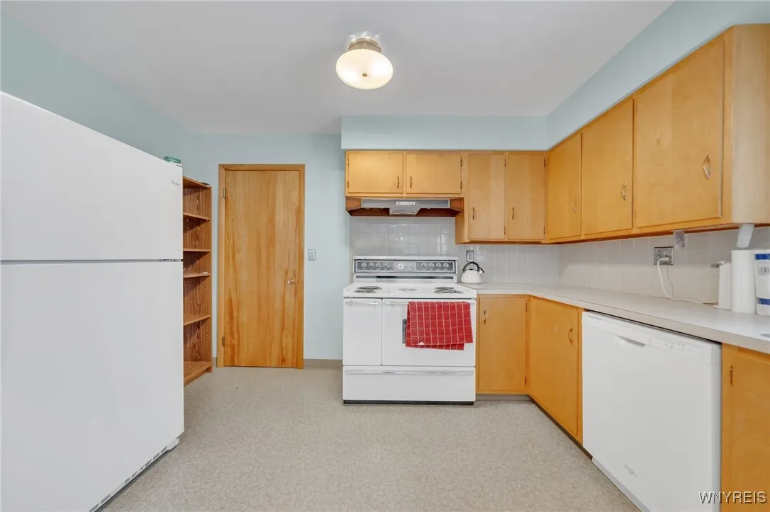 38 Lake Avenue, Yates, New York 14098, Yates, New York 14098, 5 Bedrooms Bedrooms, 10 Rooms Rooms,2 BathroomsBathrooms,Residential,Closed,38 Lake Avenue, Yates, New York 14098,0,B1588997