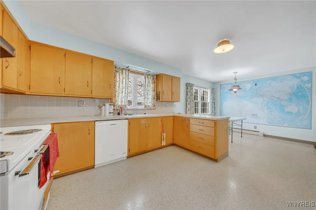 38 Lake Avenue, Yates, New York 14098, Yates, New York 14098, 5 Bedrooms Bedrooms, 10 Rooms Rooms,2 BathroomsBathrooms,Residential,Closed,38 Lake Avenue, Yates, New York 14098,0,B1588997