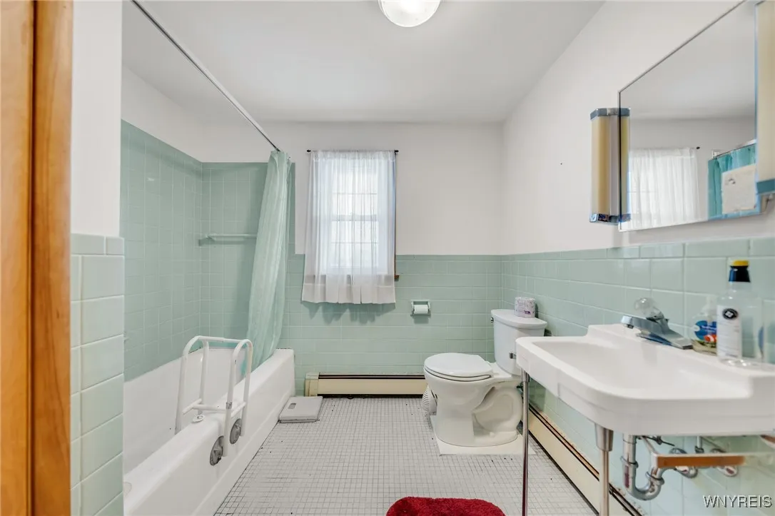 38 Lake Avenue, Yates, New York 14098, Yates, New York 14098, 5 Bedrooms Bedrooms, 10 Rooms Rooms,2 BathroomsBathrooms,Residential,Closed,38 Lake Avenue, Yates, New York 14098,0,B1588997