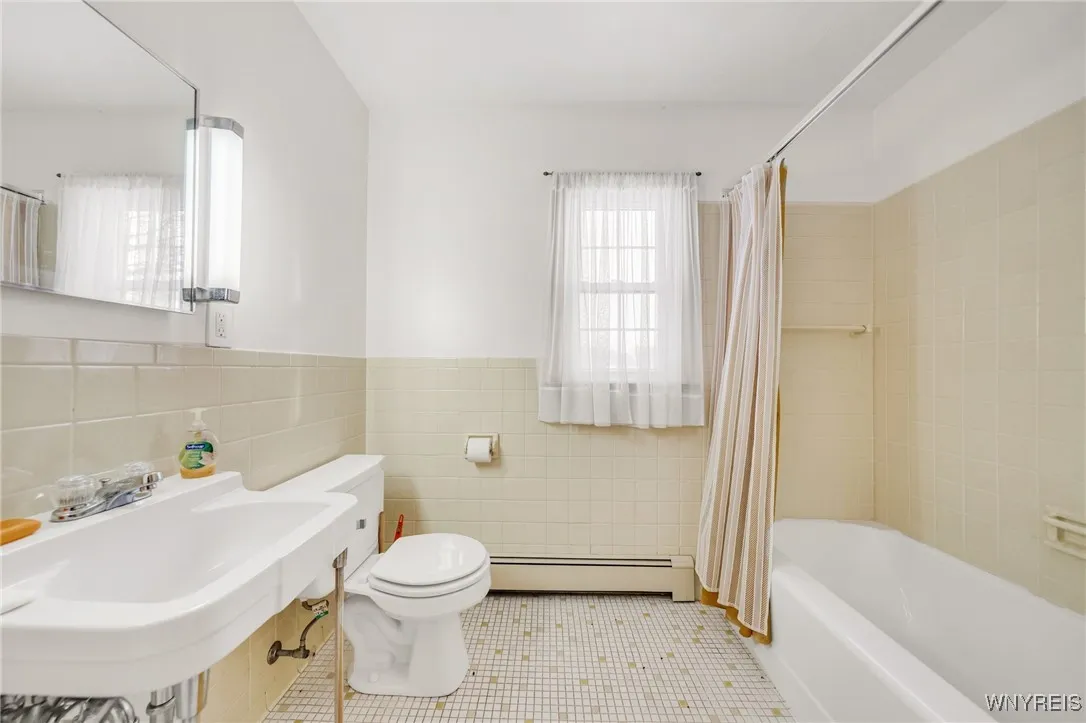 38 Lake Avenue, Yates, New York 14098, Yates, New York 14098, 5 Bedrooms Bedrooms, 10 Rooms Rooms,2 BathroomsBathrooms,Residential,Closed,38 Lake Avenue, Yates, New York 14098,0,B1588997