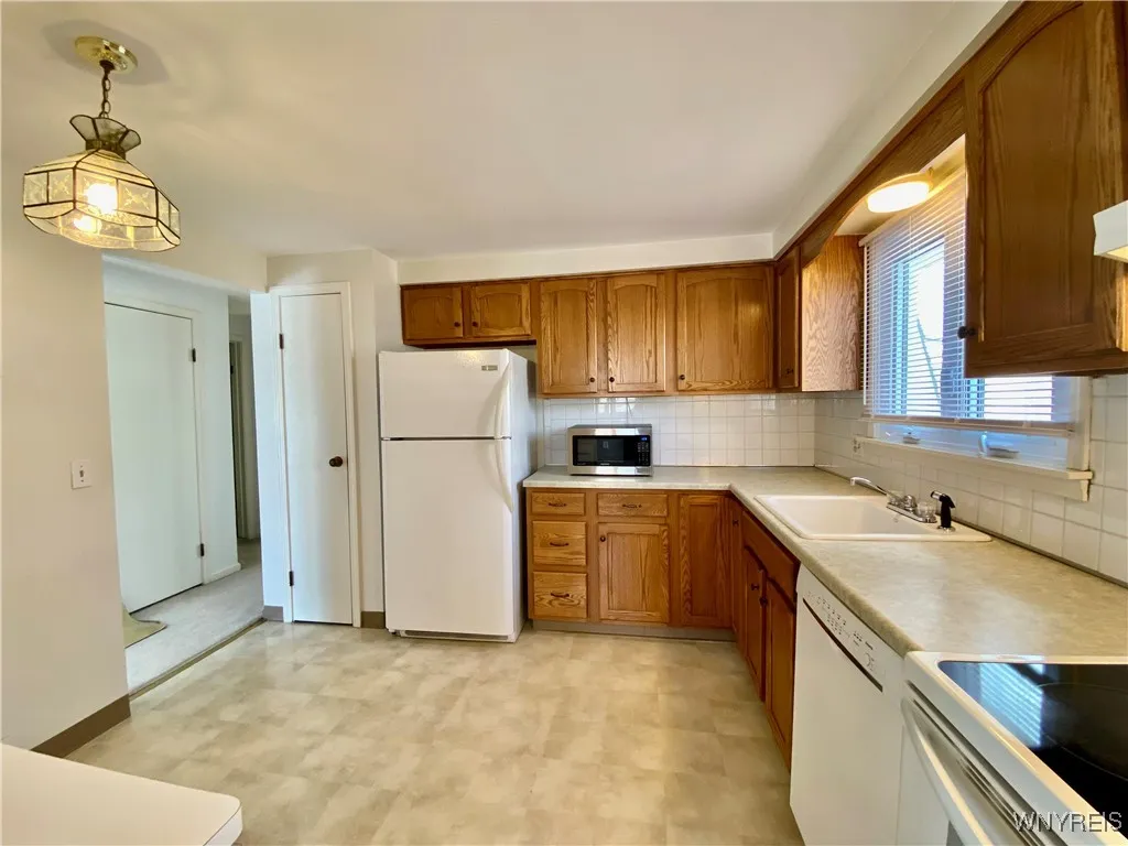 140 Old Lyme Drive 8, Amherst, New York 14221, Amherst, New York 14221, 2 Bedrooms Bedrooms, 5 Rooms Rooms,2 BathroomsBathrooms,Residential,Closed,140 Old Lyme Drive 8, Amherst, New York 14221,0,B1589118