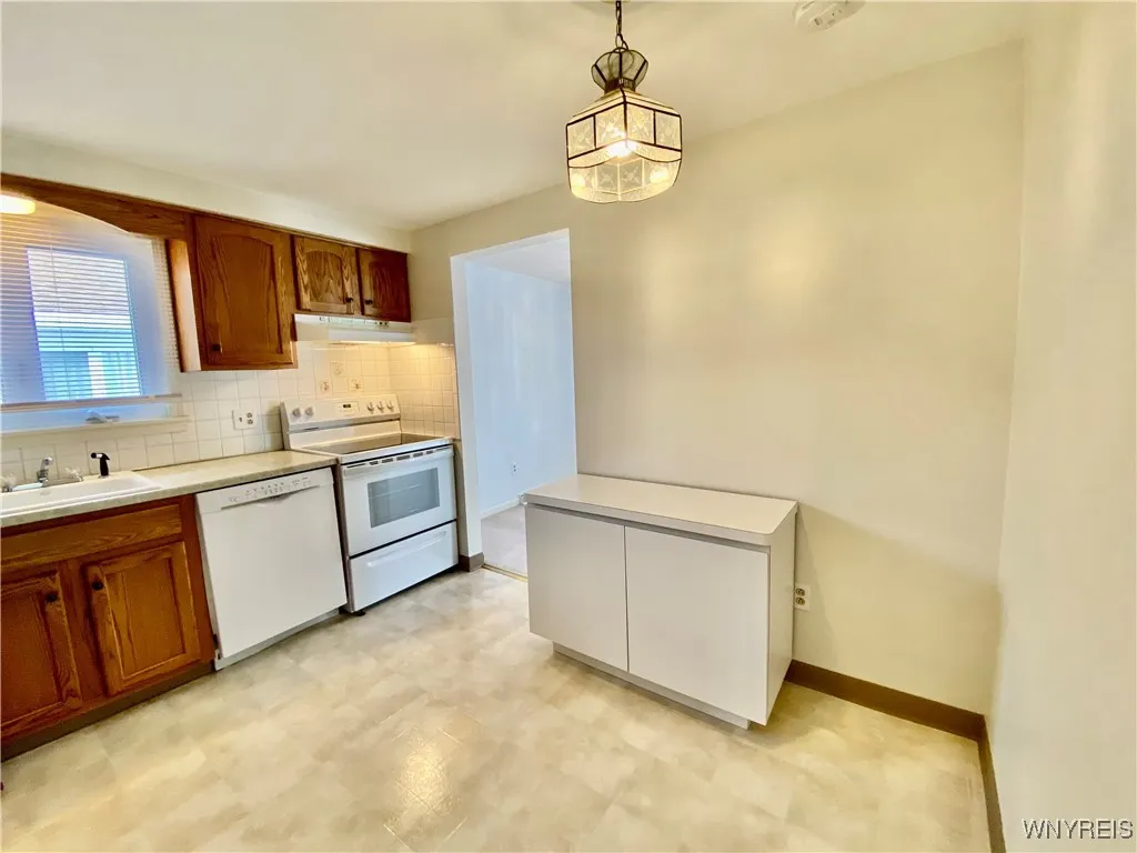 140 Old Lyme Drive 8, Amherst, New York 14221, Amherst, New York 14221, 2 Bedrooms Bedrooms, 5 Rooms Rooms,2 BathroomsBathrooms,Residential,Closed,140 Old Lyme Drive 8, Amherst, New York 14221,0,B1589118