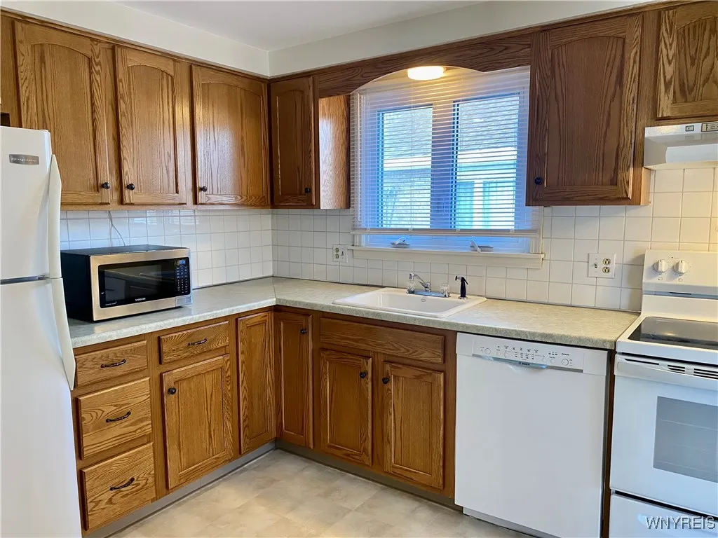 140 Old Lyme Drive 8, Amherst, New York 14221, Amherst, New York 14221, 2 Bedrooms Bedrooms, 5 Rooms Rooms,2 BathroomsBathrooms,Residential,Closed,140 Old Lyme Drive 8, Amherst, New York 14221,0,B1589118