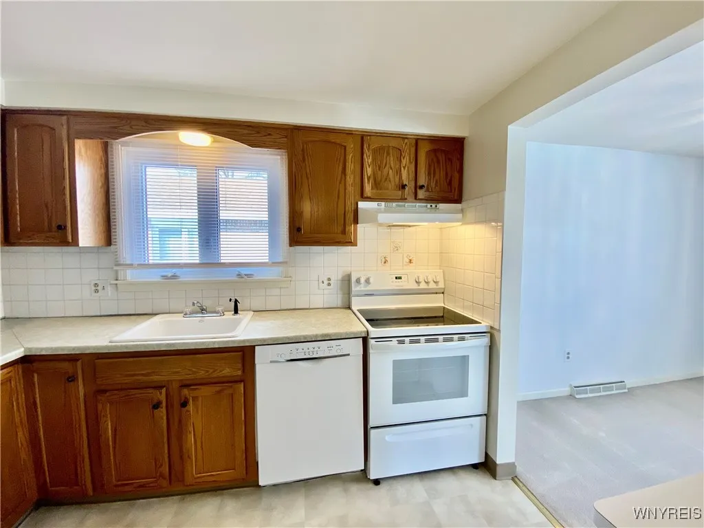 140 Old Lyme Drive 8, Amherst, New York 14221, Amherst, New York 14221, 2 Bedrooms Bedrooms, 5 Rooms Rooms,2 BathroomsBathrooms,Residential,Closed,140 Old Lyme Drive 8, Amherst, New York 14221,0,B1589118