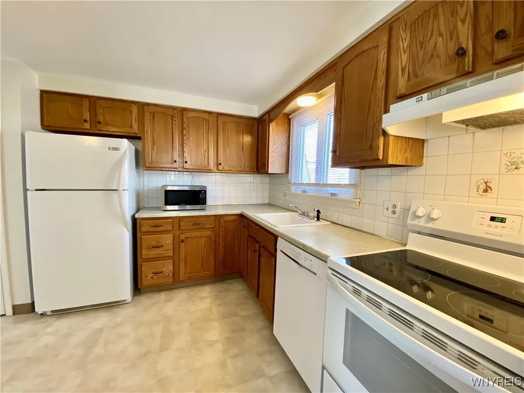 140 Old Lyme Drive 8, Amherst, New York 14221, Amherst, New York 14221, 2 Bedrooms Bedrooms, 5 Rooms Rooms,2 BathroomsBathrooms,Residential,Closed,140 Old Lyme Drive 8, Amherst, New York 14221,0,B1589118