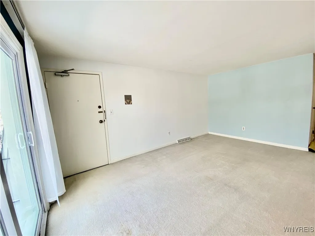 140 Old Lyme Drive 8, Amherst, New York 14221, Amherst, New York 14221, 2 Bedrooms Bedrooms, 5 Rooms Rooms,2 BathroomsBathrooms,Residential,Closed,140 Old Lyme Drive 8, Amherst, New York 14221,0,B1589118