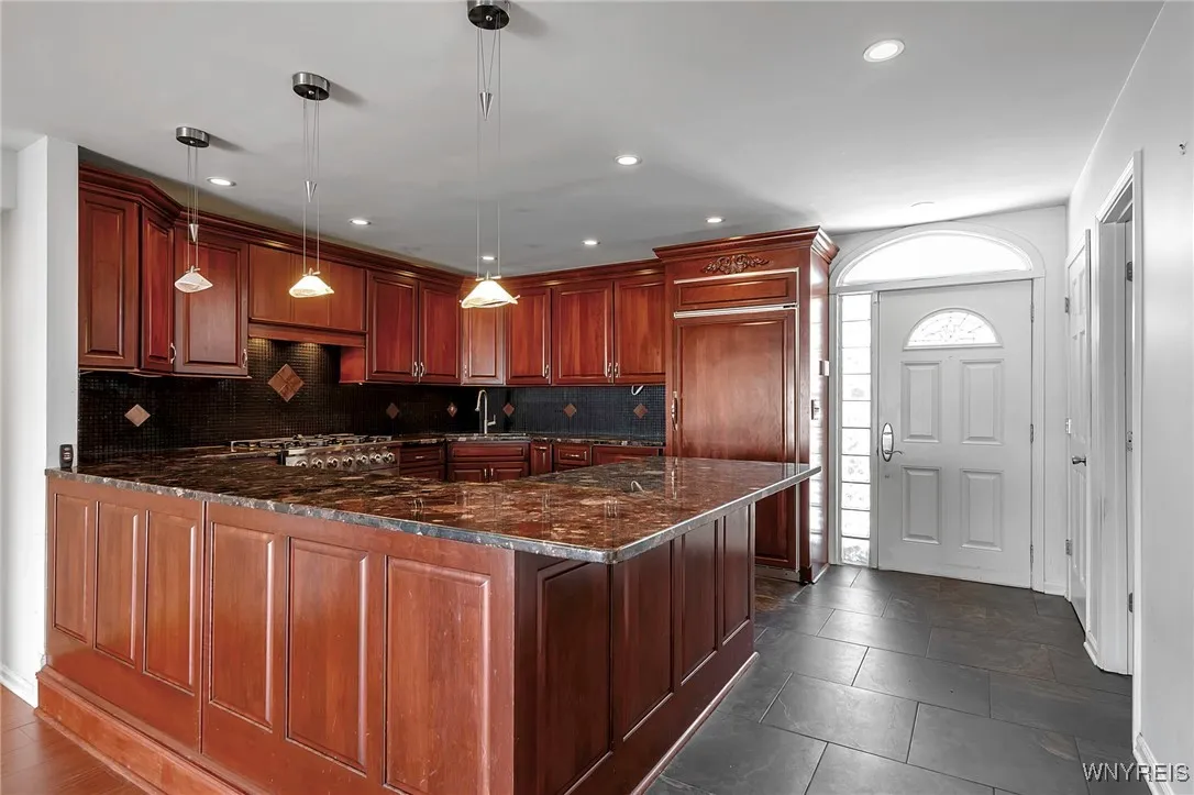 402 Lakefront Boulevard, Buffalo, New York 14202, Buffalo, New York 14202, 2 Bedrooms Bedrooms, 5 Rooms Rooms,2 BathroomsBathrooms,Residential,Closed,402 Lakefront Boulevard, Buffalo, New York 14202,0,B1588699