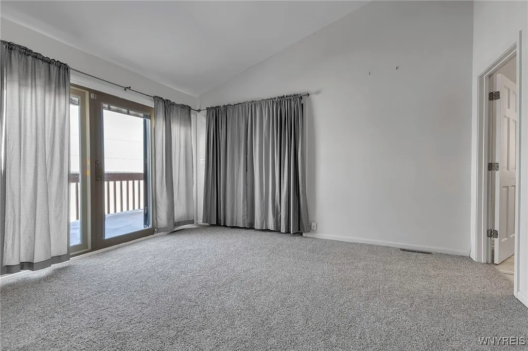 402 Lakefront Boulevard, Buffalo, New York 14202, Buffalo, New York 14202, 2 Bedrooms Bedrooms, 5 Rooms Rooms,2 BathroomsBathrooms,Residential,Closed,402 Lakefront Boulevard, Buffalo, New York 14202,0,B1588699