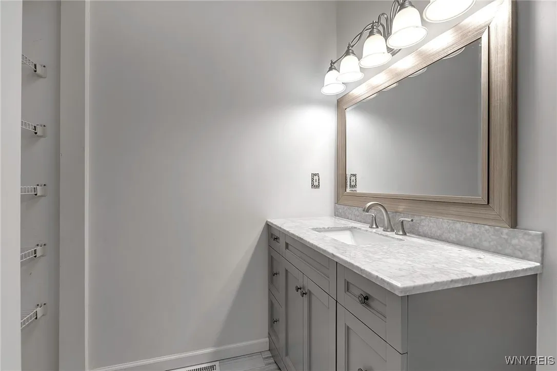402 Lakefront Boulevard, Buffalo, New York 14202, Buffalo, New York 14202, 2 Bedrooms Bedrooms, 5 Rooms Rooms,2 BathroomsBathrooms,Residential,Closed,402 Lakefront Boulevard, Buffalo, New York 14202,0,B1588699