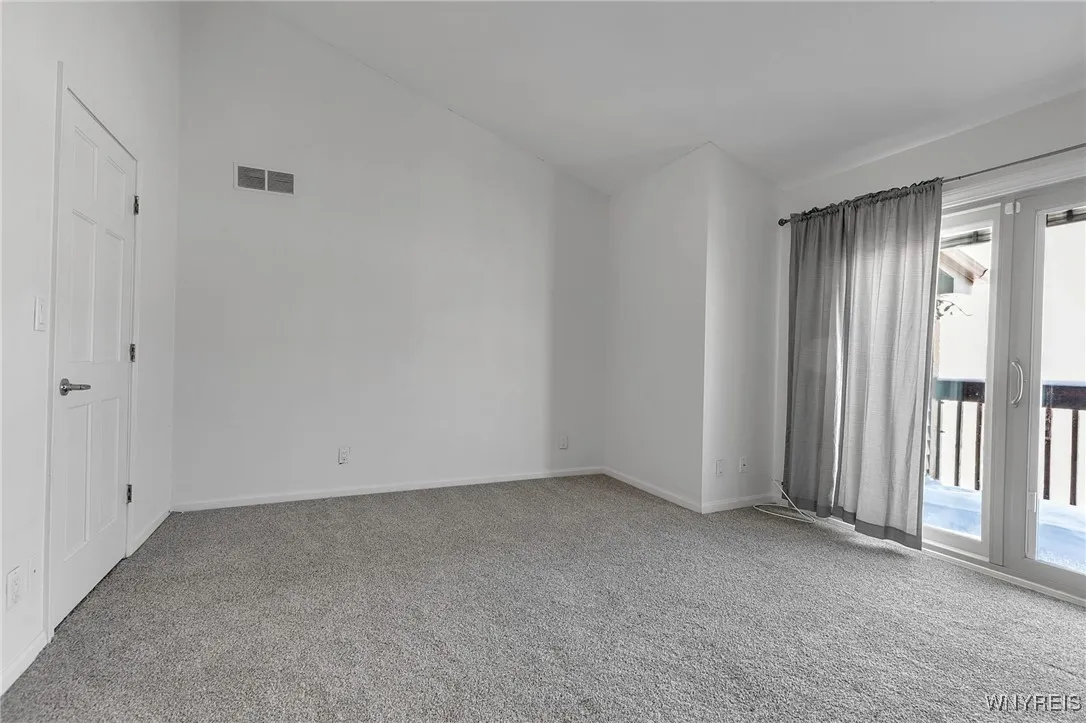 402 Lakefront Boulevard, Buffalo, New York 14202, Buffalo, New York 14202, 2 Bedrooms Bedrooms, 5 Rooms Rooms,2 BathroomsBathrooms,Residential,Closed,402 Lakefront Boulevard, Buffalo, New York 14202,0,B1588699