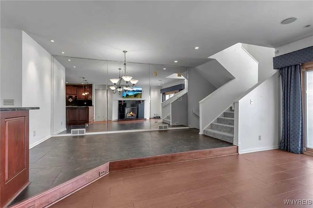 402 Lakefront Boulevard, Buffalo, New York 14202, Buffalo, New York 14202, 2 Bedrooms Bedrooms, 5 Rooms Rooms,2 BathroomsBathrooms,Residential,Closed,402 Lakefront Boulevard, Buffalo, New York 14202,0,B1588699