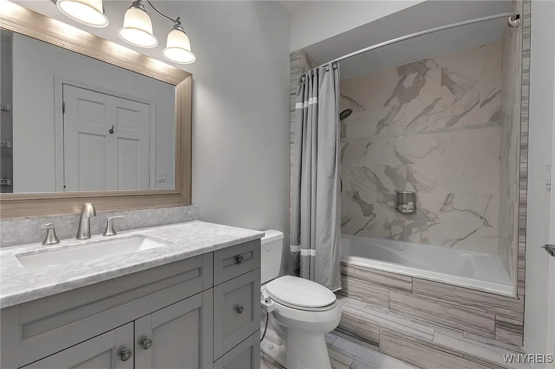 402 Lakefront Boulevard, Buffalo, New York 14202, Buffalo, New York 14202, 2 Bedrooms Bedrooms, 5 Rooms Rooms,2 BathroomsBathrooms,Residential,Closed,402 Lakefront Boulevard, Buffalo, New York 14202,0,B1588699