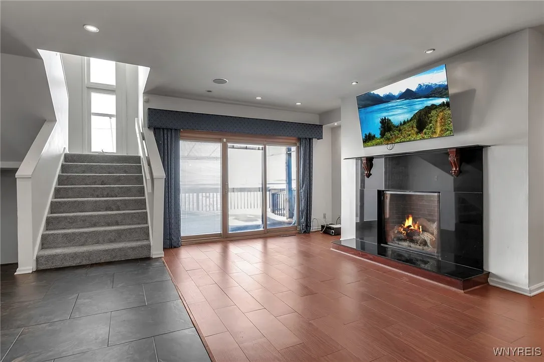 402 Lakefront Boulevard, Buffalo, New York 14202, Buffalo, New York 14202, 2 Bedrooms Bedrooms, 5 Rooms Rooms,2 BathroomsBathrooms,Residential,Closed,402 Lakefront Boulevard, Buffalo, New York 14202,0,B1588699