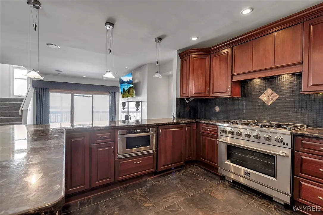 402 Lakefront Boulevard, Buffalo, New York 14202, Buffalo, New York 14202, 2 Bedrooms Bedrooms, 5 Rooms Rooms,2 BathroomsBathrooms,Residential,Closed,402 Lakefront Boulevard, Buffalo, New York 14202,0,B1588699