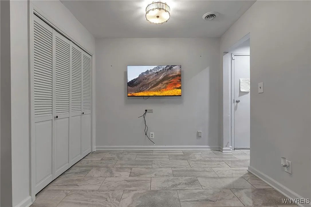402 Lakefront Boulevard, Buffalo, New York 14202, Buffalo, New York 14202, 2 Bedrooms Bedrooms, 5 Rooms Rooms,2 BathroomsBathrooms,Residential,Closed,402 Lakefront Boulevard, Buffalo, New York 14202,0,B1588699