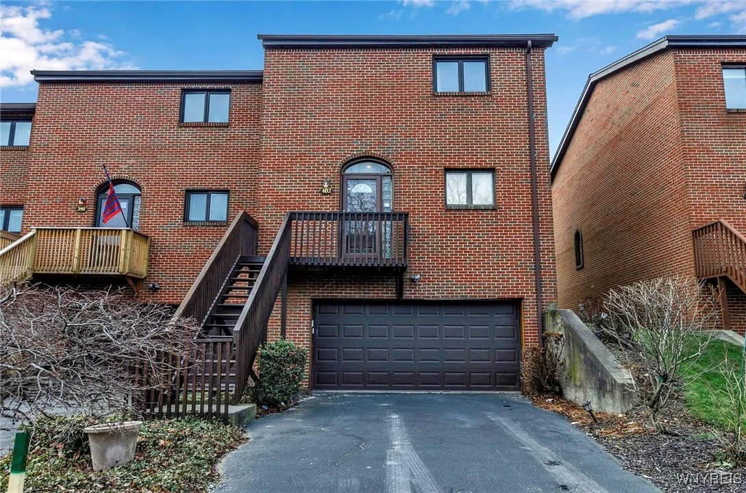 402 Lakefront Boulevard, Buffalo, New York 14202, Buffalo, New York 14202, 2 Bedrooms Bedrooms, 5 Rooms Rooms,2 BathroomsBathrooms,Residential,Closed,402 Lakefront Boulevard, Buffalo, New York 14202,0,B1588699