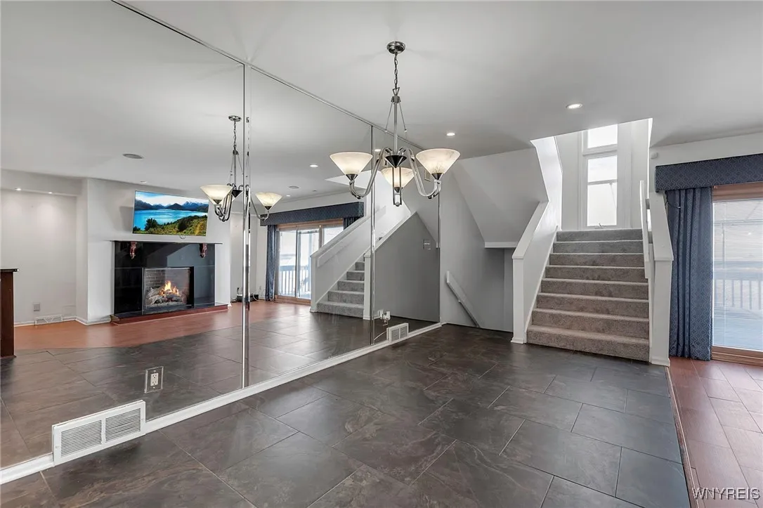 402 Lakefront Boulevard, Buffalo, New York 14202, Buffalo, New York 14202, 2 Bedrooms Bedrooms, 5 Rooms Rooms,2 BathroomsBathrooms,Residential,Closed,402 Lakefront Boulevard, Buffalo, New York 14202,0,B1588699