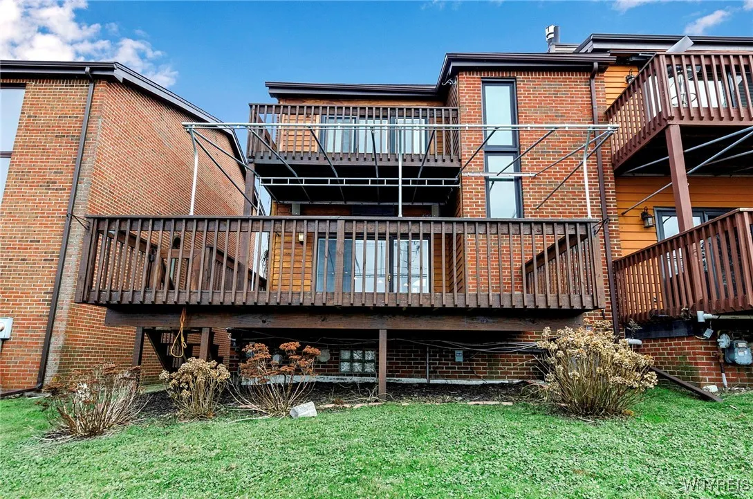 402 Lakefront Boulevard, Buffalo, New York 14202, Buffalo, New York 14202, 2 Bedrooms Bedrooms, 5 Rooms Rooms,2 BathroomsBathrooms,Residential,Closed,402 Lakefront Boulevard, Buffalo, New York 14202,0,B1588699