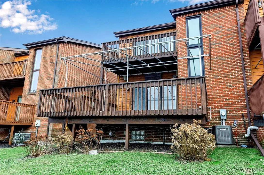402 Lakefront Boulevard, Buffalo, New York 14202, Buffalo, New York 14202, 2 Bedrooms Bedrooms, 5 Rooms Rooms,2 BathroomsBathrooms,Residential,Closed,402 Lakefront Boulevard, Buffalo, New York 14202,0,B1588699
