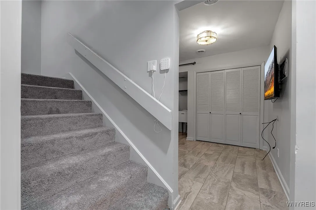 402 Lakefront Boulevard, Buffalo, New York 14202, Buffalo, New York 14202, 2 Bedrooms Bedrooms, 5 Rooms Rooms,2 BathroomsBathrooms,Residential,Closed,402 Lakefront Boulevard, Buffalo, New York 14202,0,B1588699