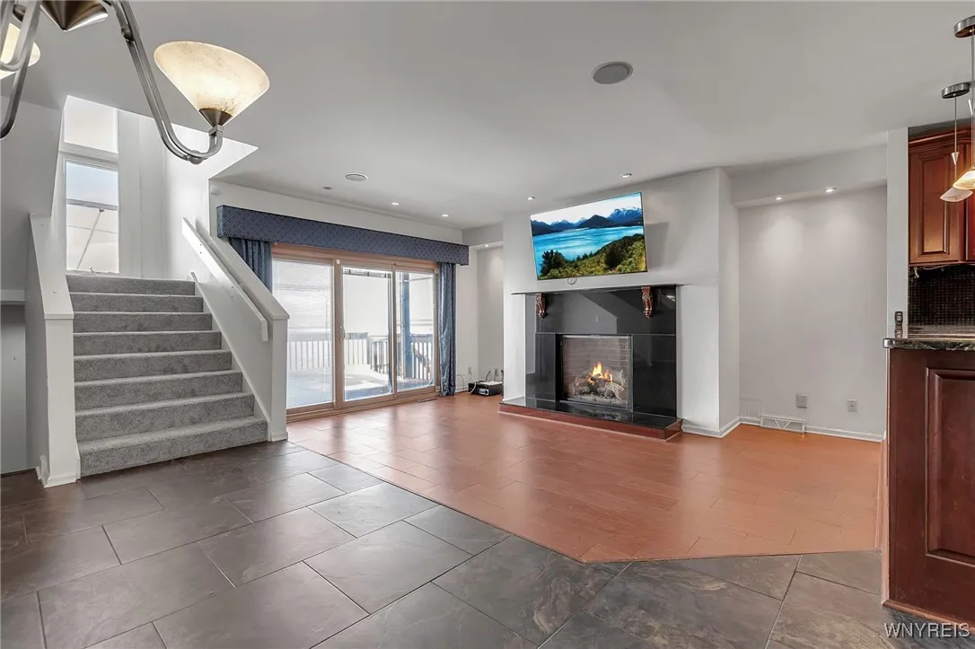 402 Lakefront Boulevard, Buffalo, New York 14202, Buffalo, New York 14202, 2 Bedrooms Bedrooms, 5 Rooms Rooms,2 BathroomsBathrooms,Residential,Closed,402 Lakefront Boulevard, Buffalo, New York 14202,0,B1588699